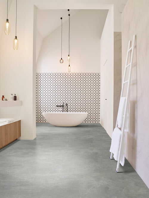 Bordeaux vinyl flooring in a bathroom